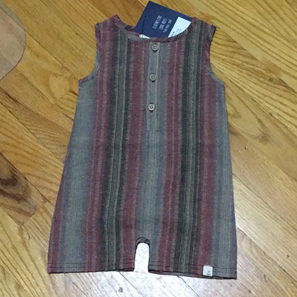 Me & Henry NWT 3-6m linen romper.